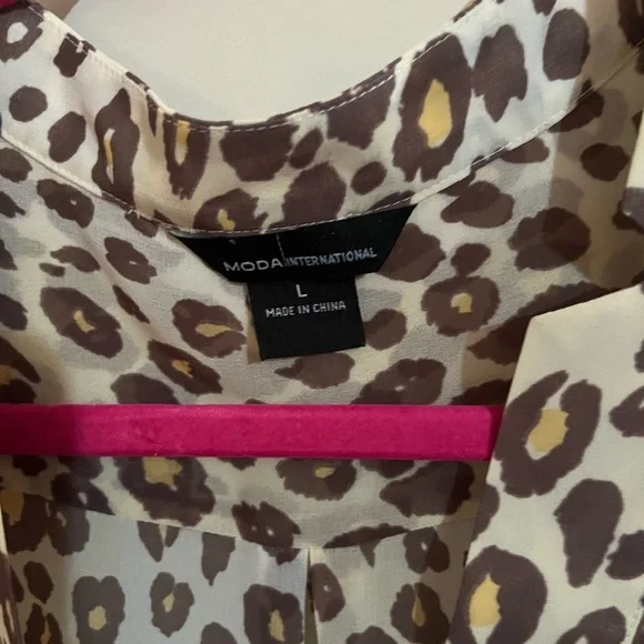 Moda cheetah print size large 100 percent polyester colors brown yellow cream. - Picture 8 of 12